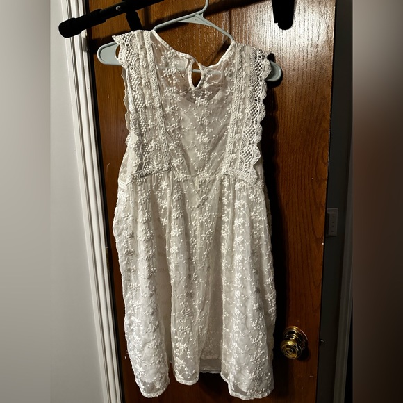 Abercrombie and Fitch Cream Lace Dress with Open Back Detail - Picture 2 of 4